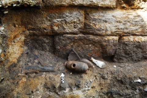 종묘앞 실개천의 석축과 출토 유물