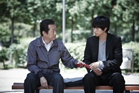 ‘의형제’ 스크린을 압도하는 냉혹한 암살자, ‘그림자’는 누구인가?