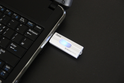 “철통보안 USB 나왔다”…신명디지탈, 국내최초 H/W 방식 보안USB 메모리 출시