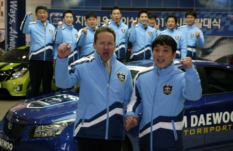 18일 GM DAEWOO 부평 본사 홍보관에서 '2010 시즌 발대식'이 열렸으며 이날 GM DAEWOO 영업•A/S•마케팅 부문 릭 라벨(Rick LaBelle