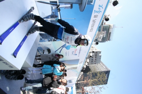 2018 평창 동계올림픽 유치위원회와 대한항공은 2월 19부터 21일까지 3일간 서울 강남역 ‘M stage’에서 2018년 평창 동계올림픽 유치 성공을 위한 국민적 붐 조성을 위