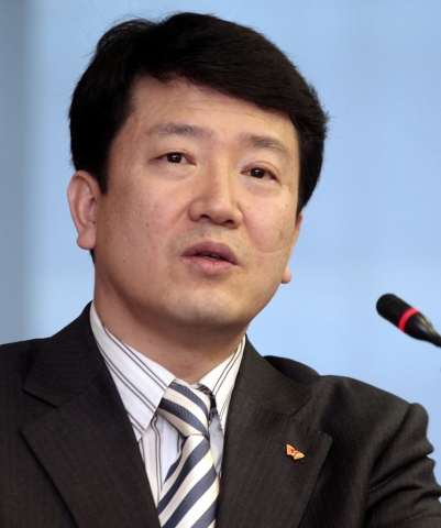 SK텔레콤 이순건 마케팅전략본부장이 24일 오전 11시 SKT타워에서 열린 기자간담회에서 초단위 요금체계 국내 최초 도입 관련 발표를 하고 있다.