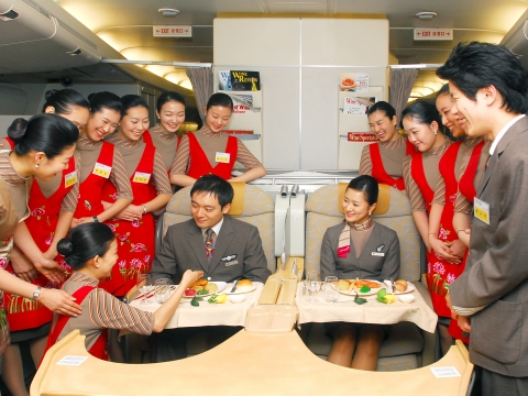 “아시아나 승무원 체험교실 통해 미래의 꿈 이뤄요”