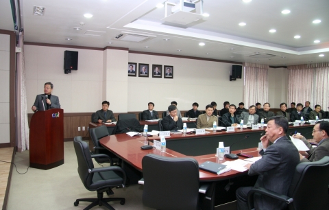 9일 충남발전연구원에서 열린 '지방도시활성화를 위한 세미나'에서 도시재생사업단 주관수 박사의 주제발표 모습
