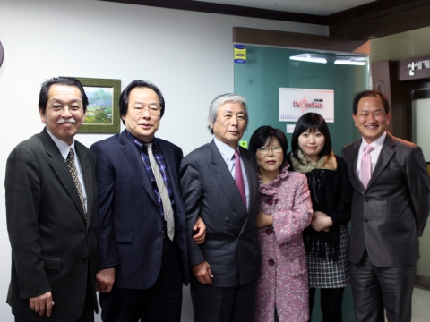 한국측 협력사인 (주)프로시마뮤직엔터테인먼트(대표 김상만)을 방문한 타케이사 코이케 일본 킹레코드 회장.