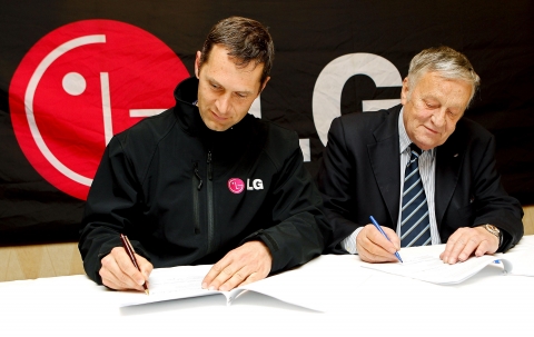 From left to right: Andrew Barrett, Vice President of Marketing and Global Sponsorship, LG Electroni