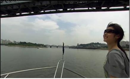 매력적인 도시 서울을 배경으로 한 ‘Seoul-Spirit’(김연아 편)을 다큐멘터리로 제작 방영