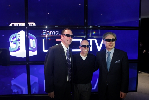 Tim Baxter, president, Consumer Electronics Division for Samsung Electronics America, left to right,