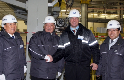 정몽구(鄭夢九) 현대•기아차 회장이 23일(현지시각) 현대차 러시아 현지공장 건설이 한창인 상트 페테르부르크(St. Petersburg)주를 방문, 공장 건설 진행상황을 점검하고,