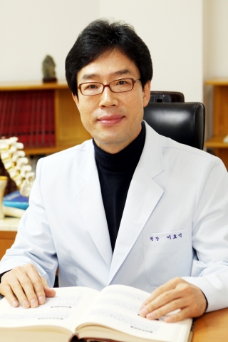 “여드름에 효과적인 한방허브 치료법”