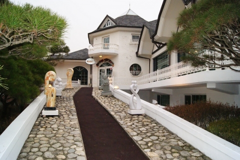 경기도 광주시 위치한 갤러리가 있는 전통 한정식점 &#039;토기장이’ 퇴촌점의 입구