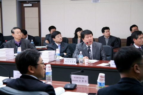 충남발전연구원 2009년도 연구성과 연찬회에서 연구성과를 발표하고 있다
