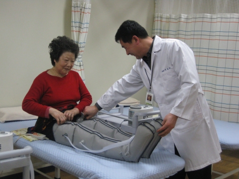 남구노인복지관에서의 어르신 물리치료