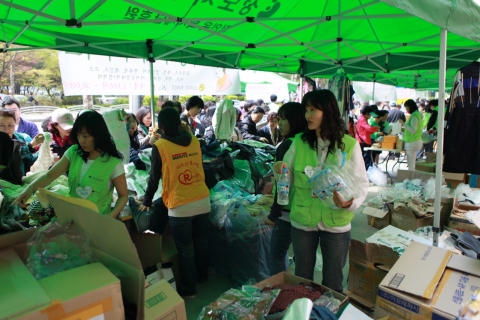 하상바자회에서는 수많은 물건들과 저렴한 판매를 통해 주민들이 볼것, 살것, 즐길것이 많은 바자회로 정립되고 있다.