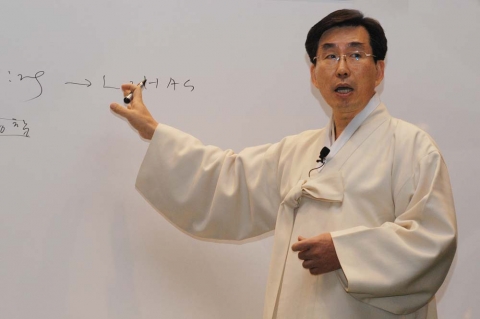 김인술 원장의 강연 장면