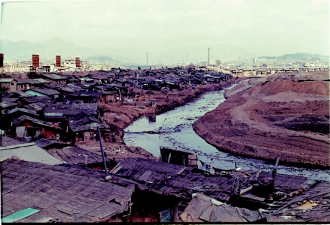 청계천 판자촌_노무라 모토유키 촬영_1973년