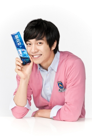 LG생활건강, 국민 완소남 이승기와 페리오 모델 계약