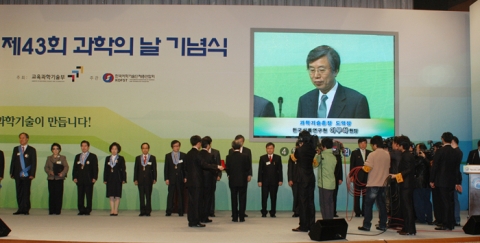 한국식품연구원 이무하원장, 과학기술훈장 도약장 수상