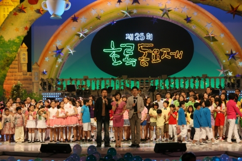4월 24일(土) 여의도 KBS홀에서 삼성전자와 서울YMCA가 주체하는 '제25회 초록동요제'가 개최되었다.