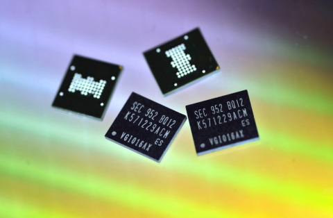 Samsung Ships Industry’s First Multi-chip Package with a PRAM Chip for Handsets