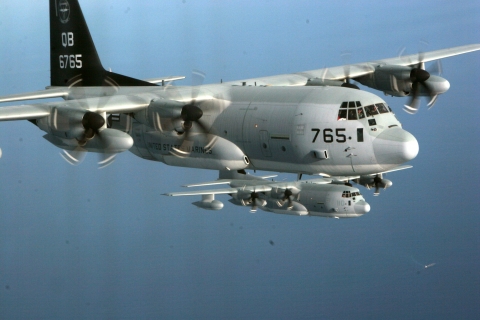 미 해군 KC-130J 공중급유기
