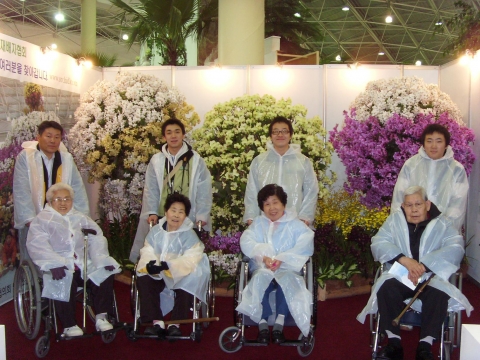경인센터 사회복무요원, 장애 어르신과 ‘햇살 좋은 날’ 나들이 진행