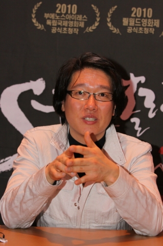 영화&lt;섹스볼란티어&gt;20일 기자회견에서 조경덕 감독