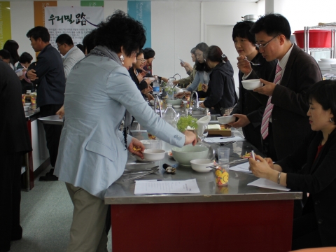 우리밀과 100% 국산재료를 사용한 우리밀칼국수 프랜차이즈 품평회가 참석자들의 호평 속에 개최되었다. 1호점은 6월경 전라도 광주에서 오픈할 예정이다.