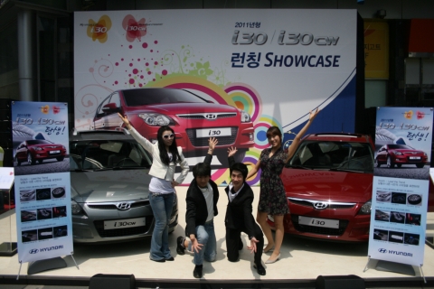 현대차는 5월 8일, 9일 이틀에 걸쳐 2011년형 i30 출시를 기념해 명동 하이해리엇 앞 야외광장에서 뮤지컬 갈라쇼와 연계한 『i30 오픈 스페이스 런칭 쇼케이스』를 개최했다.