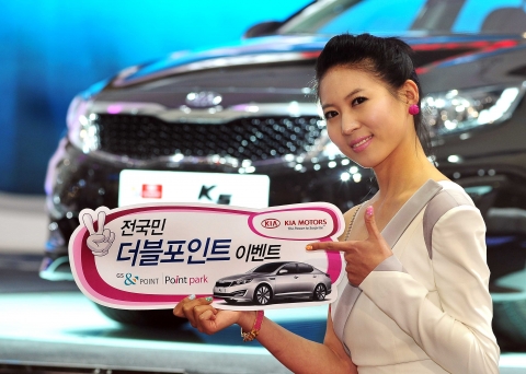기아자동차가 3일부터 GS&POINT, 포인트파크 5만 포인트를 보유한 고객들을 대상으로 차량 구입시 10만원 할인권을 제공하는 ‘기아차 전국민 더블 포인트 이벤트’를 시행한다.