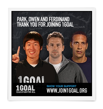 영국 축구팀 맨체스터 유나이티드 소속 선수 박지성, 오웬(사진 가운데), 페르디난도(사진 오른쪽)가 세계 초등교육 확산 지지를 위한 모바일 서명운동 1골 캠페인에의 참여를 격려하고