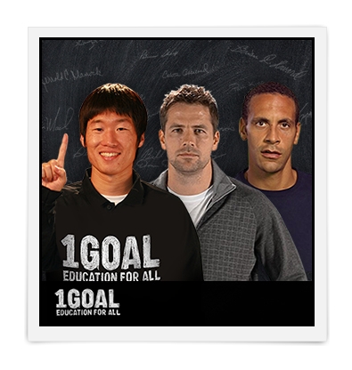 영국 축구팀 맨체스터 유나이티드 소속 선수 박지성, 오웬(사진 가운데), 페르디난도(사진 오른쪽)가 세계 초등교육 확산 지지를 위한 모바일 서명운동 1골 캠페인에의 참여를 격려하고