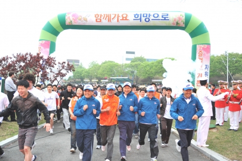 삼성전자, 가정의 달 이웃을 향해 달린다