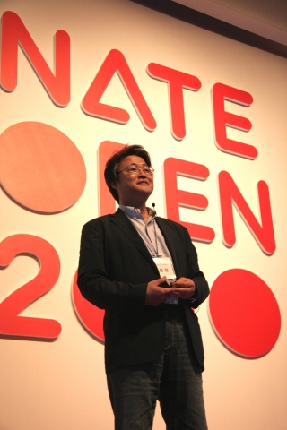 13일 오후 소공동 롯데호텔에서 SK커뮤니케이션즈의 ‘네이트 오픈 2010’ 행사가 열렸다. 700여명의 외부 개발자들을 대상으로 열린 이 행사에서 SK컴즈 주형철 대표가 오프닝 