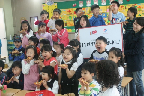 스승의날, 선생님과 전교생이 함께하는 피자파티