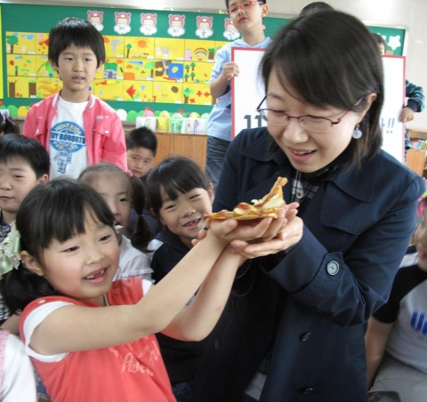 스승의날, 선생님과 전교생이 함께하는 피자파티