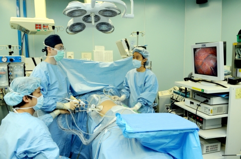 삼성서울병원 정병창·한덕현 교수팀, 비뇨기분야 수술 100례 넘어