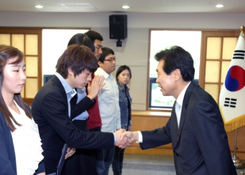 화성장학문화재단, 경찰관 자녀 장학금 전달