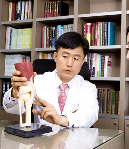 “어버이날, 부모님 관절지켜드리는 건강 체크 포인트”