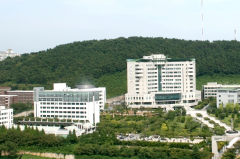 동명대학교 태양광발전시스템 가상도
(본관 좌측 건물 옥상에 빛나는 부분)