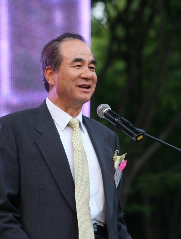 aSSIST CEO FORUM 창립기념식에서 축사를 하고 있는 윤석금 웅진그룹 회장