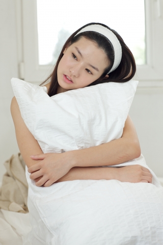 피곤해하는 마이뷰티다이어리 모델사진