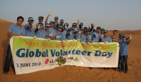 사우디아라비아에서는 리야드 인근 붉은모래 사막(Red Sands Desert)에서 사막정화활동을 벌였다.