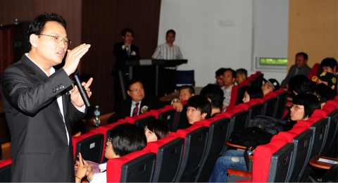 유인촌 장관, 건국대 학생들과 ‘문화콘텐츠와 창의력’ 특별한 만남