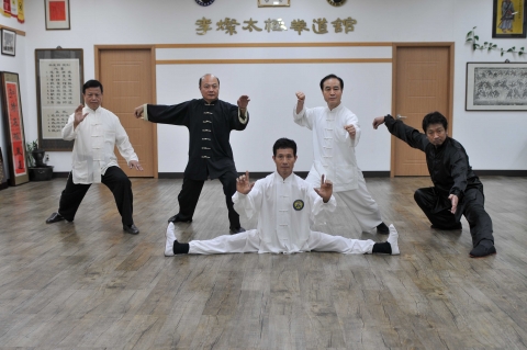 왼쪽부터 시계 방향으로 부곤학(중국), 진정의(싱가포르), 이찬(한국), 히로미 아카가와(일본), 류악호(대만)