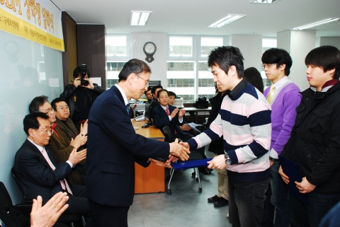 지난 3월 8일 JBM 장학금 수여식 장면(이재호 이사장)
