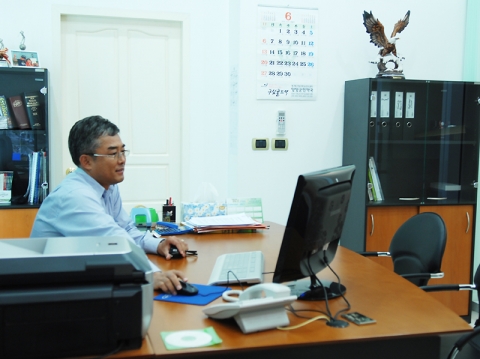 비엔티안 폰파파오에 문을 연 위너가구매장 임홍식 사장은 라오스에서 고생끝에 성공한 입지전적인 인물로 알려져 있다.
