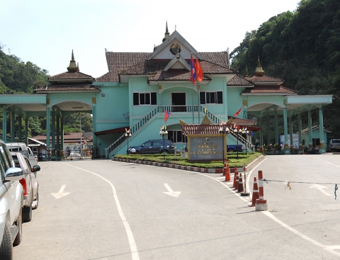 베트남에서 비엔티안으로 들어오는 관문 '남파오'국경이다. 베트남을 거쳐 라오스 중부지방으로 오는 가장 빠른 길이다.