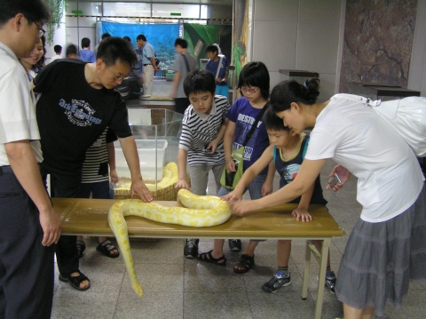 지하철 6호선 신당역, 곤충·파충류 상설학습체험관 개장