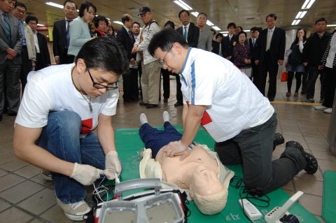 2009 심폐소생술 훈련 장면